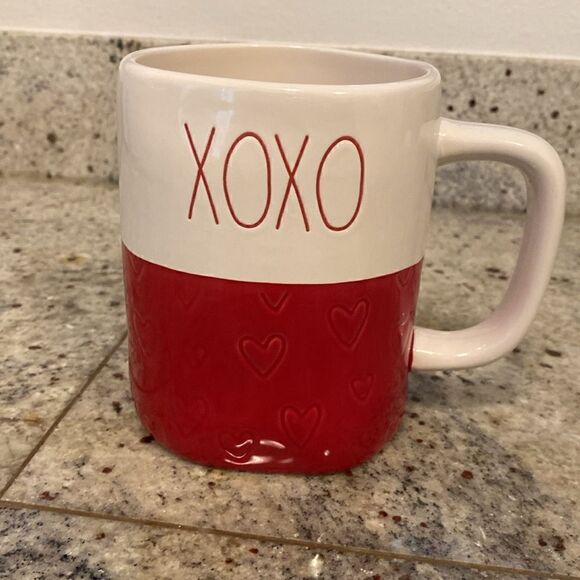 NWT Rae Dunn XOXO 2 Color Hearts Valentine’s Day Coffee Mug Cup - Picture 2 of 11